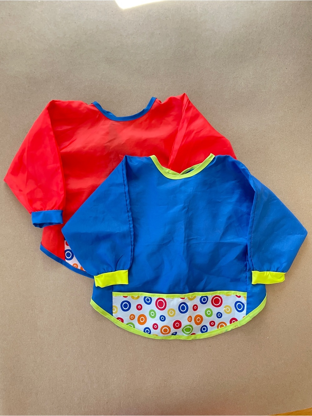 IKEA KLADD PRICKAR Sleeved bib, blue, red